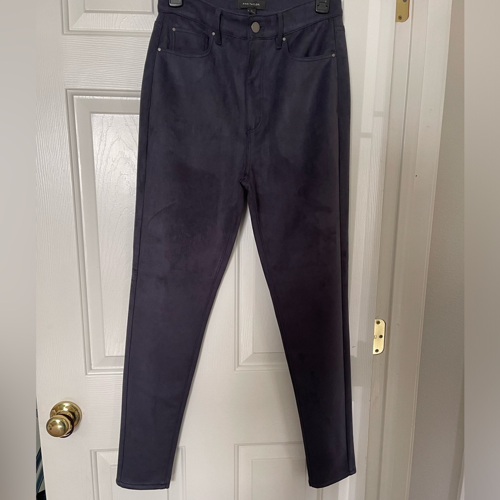 NWT Ann Taylor Sculpting Pocket High Rise Faux Suede Skinny Jeans - Size 6/28